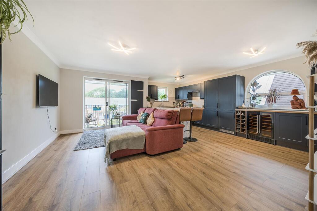 Lounge, Kitchen area.jpg