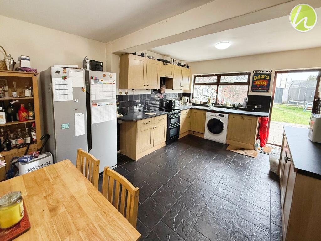 Kitchen/ Dining Room