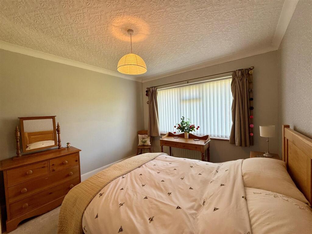 bed 1 2.jpg