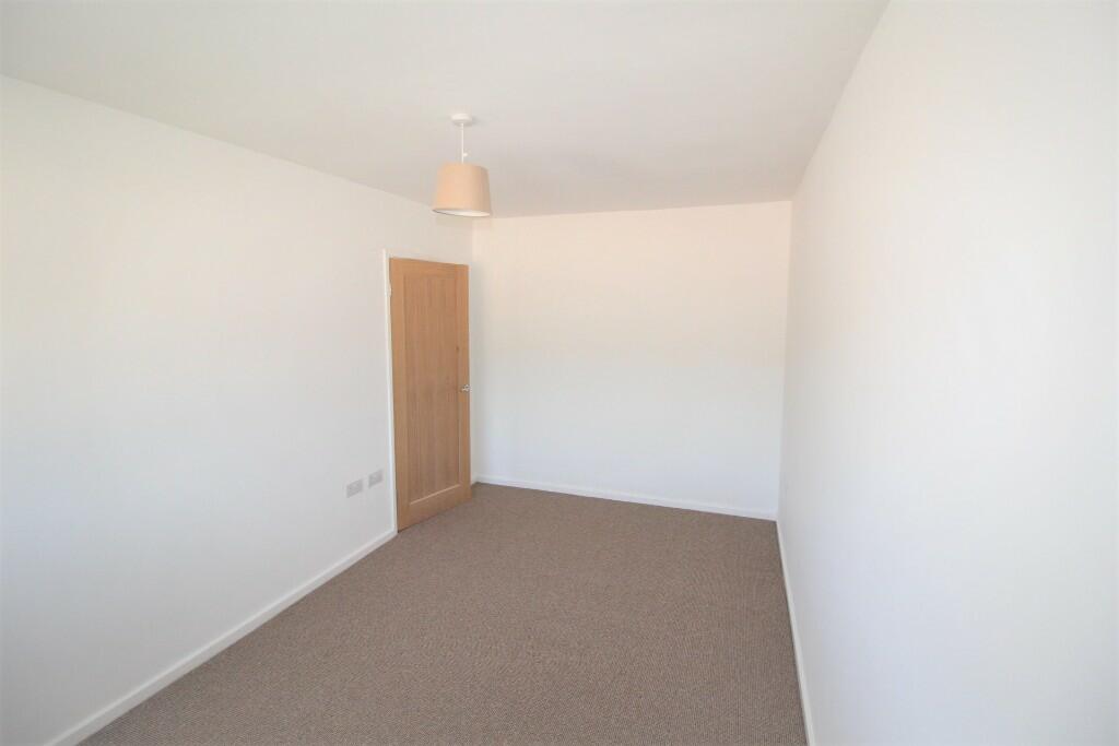 Bedroom (b) 