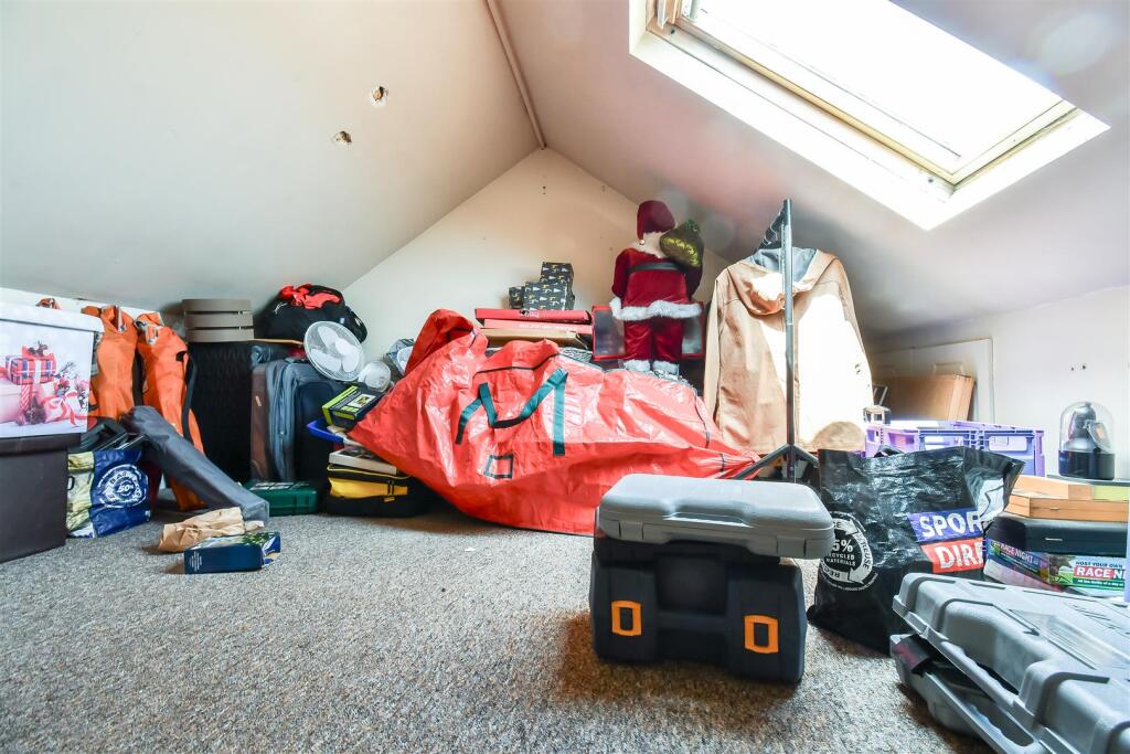 Hobby Area / Loft Space