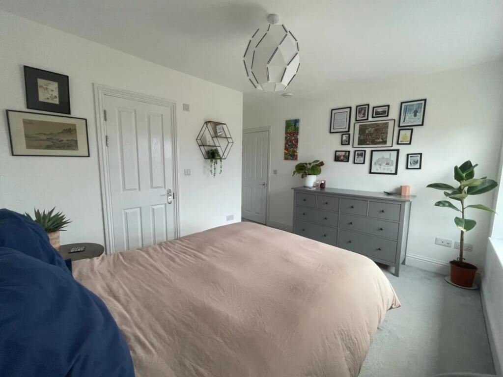 lrg-main-bedroom-3 copy