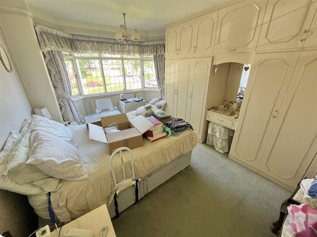 Bedroom 1.jpg