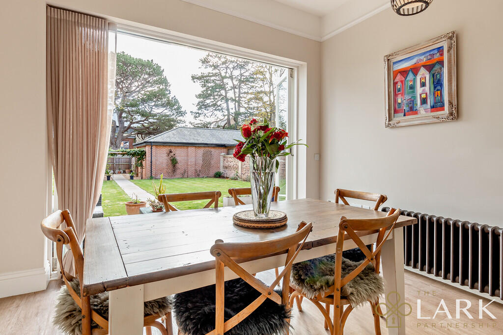 8664270-interiorW...