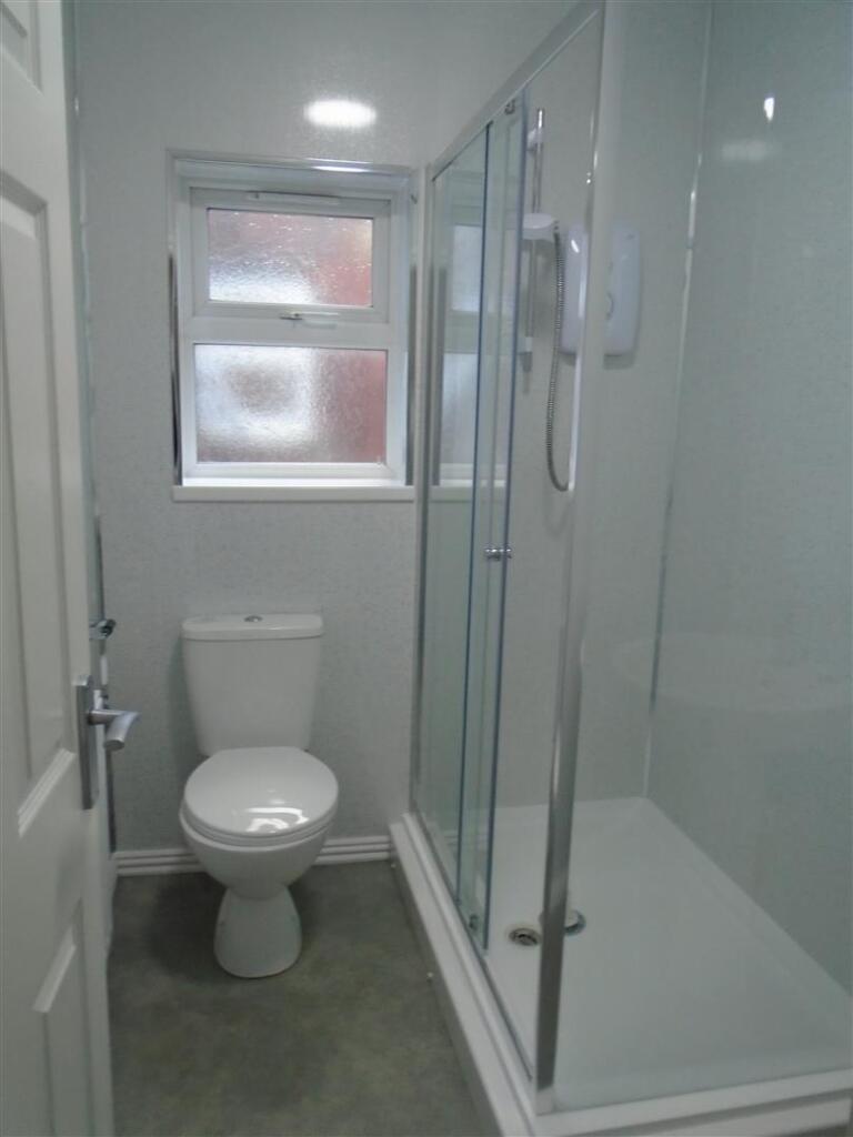 Shower Room (2).JPG
