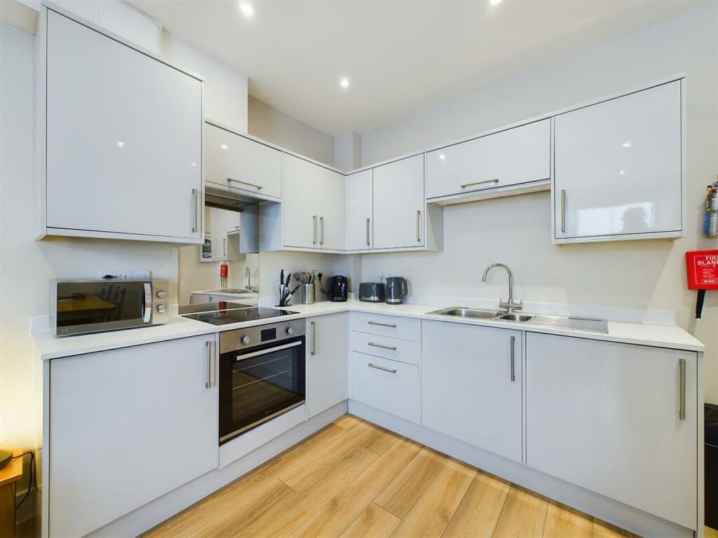 Kitchen Area.jpg