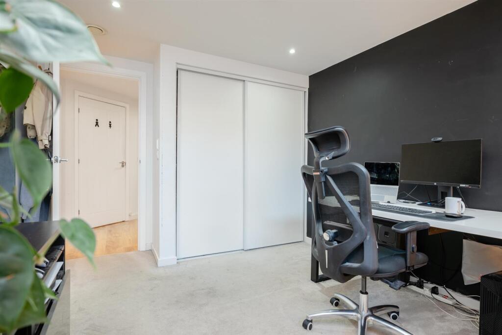 bedroom2.jpg