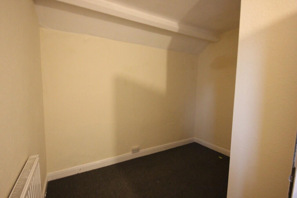 Walk in wardrobe/...