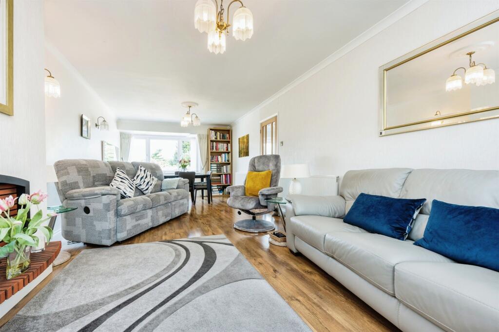 Lounge / Dining Room