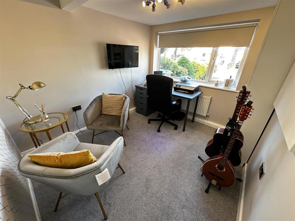 Office/Bedroom 4