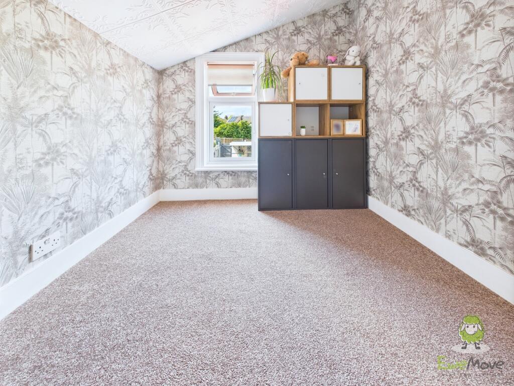 CAM01543G0-PR0136-STILL034