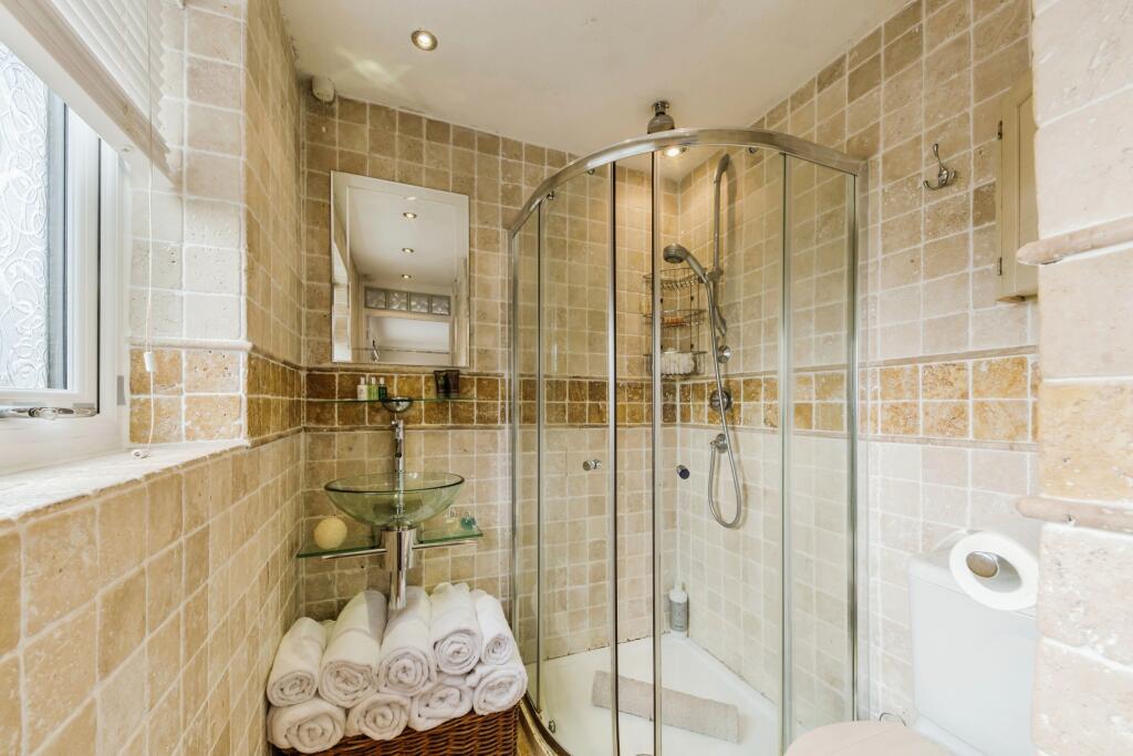 Shower En-Suite