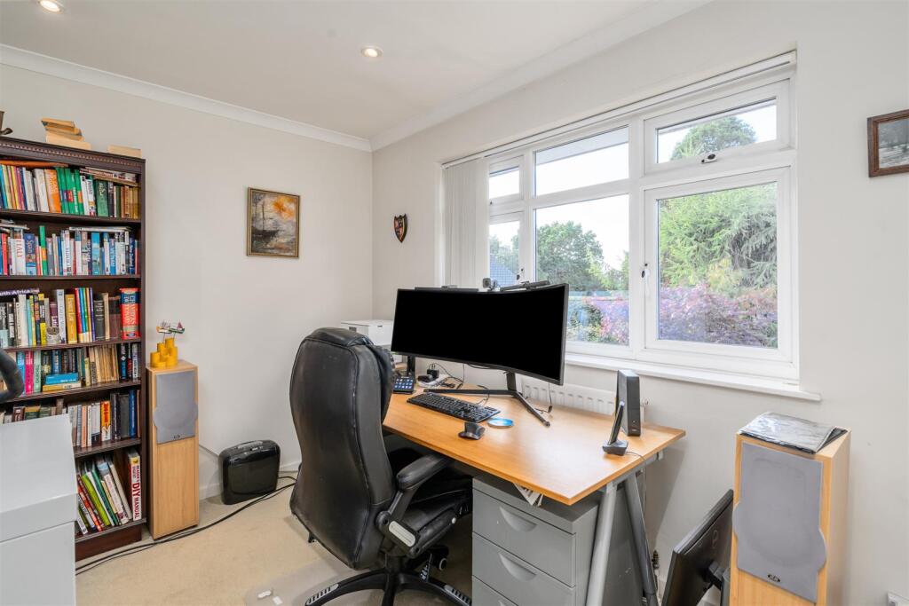 2 Oaken Drive_13.jpg