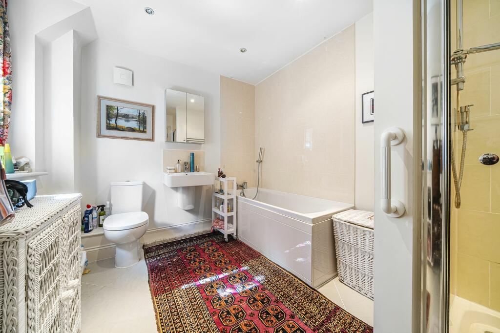 En-Suite Bathroom