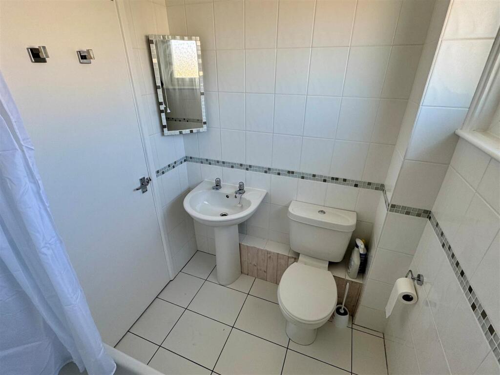 26 Churchfields Road Bathroom