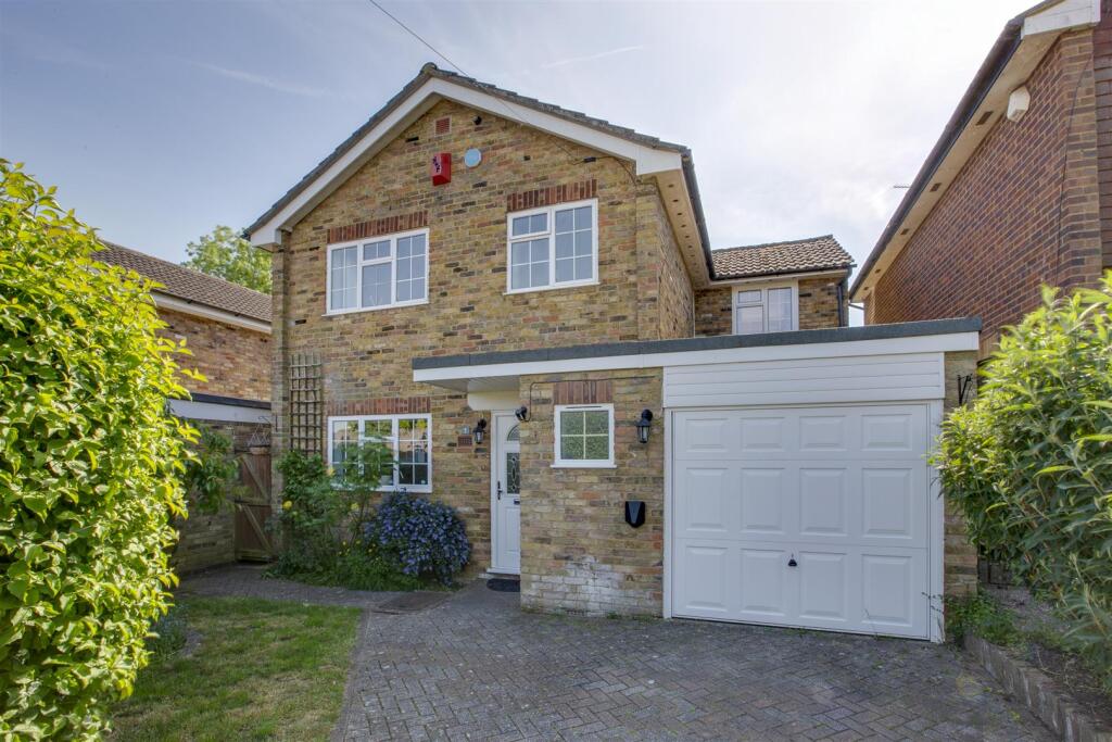 7 Linnet Close, HP12 4QJ-15.jpg