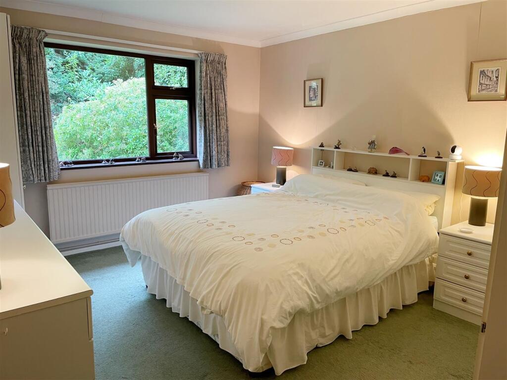 Bed 1.JPG