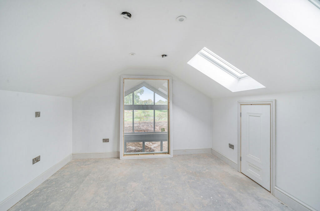 Bedroom 2/Dress Rm