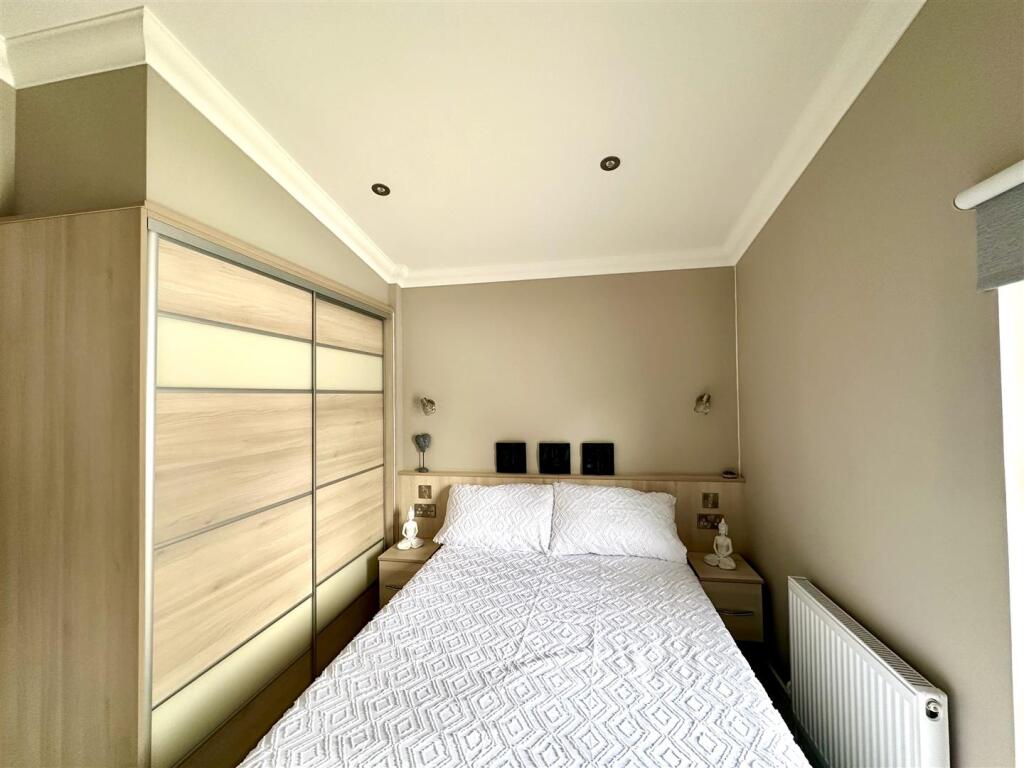 3 Pompeys Lane Ferndown BH22 9DY - 11 of 24 bedroo