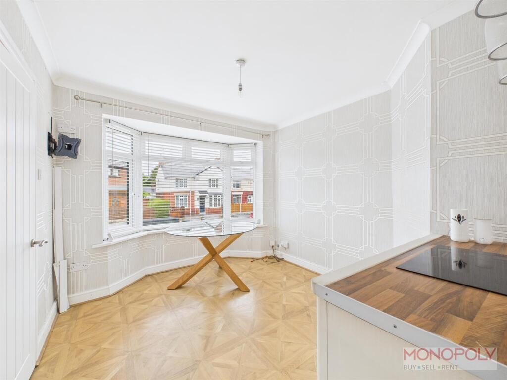 KITCHEN/ DINING ROOM