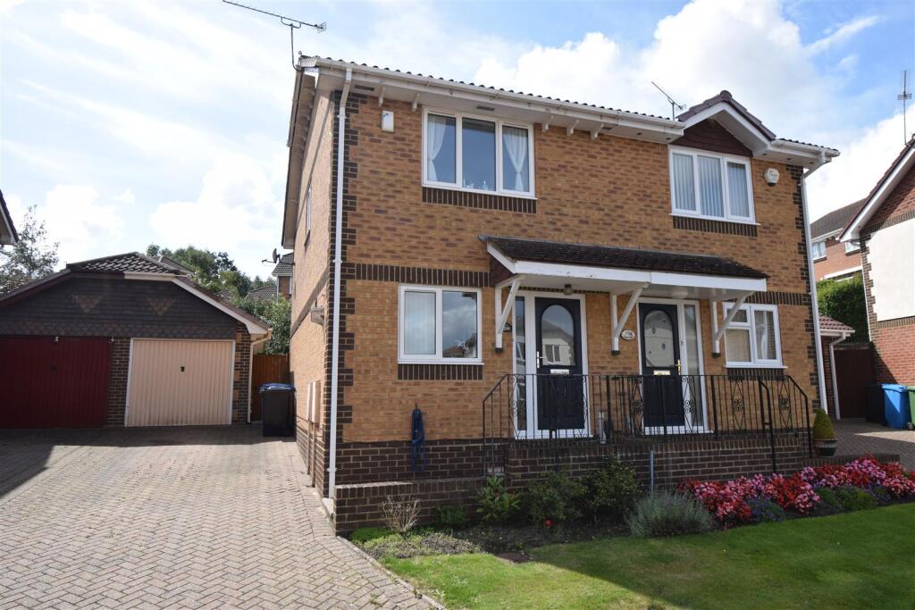 200 lychett drive new 002.JPG