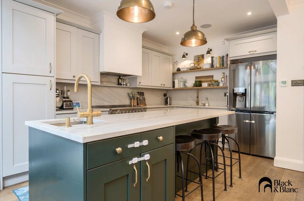 Kitchen/ Dining