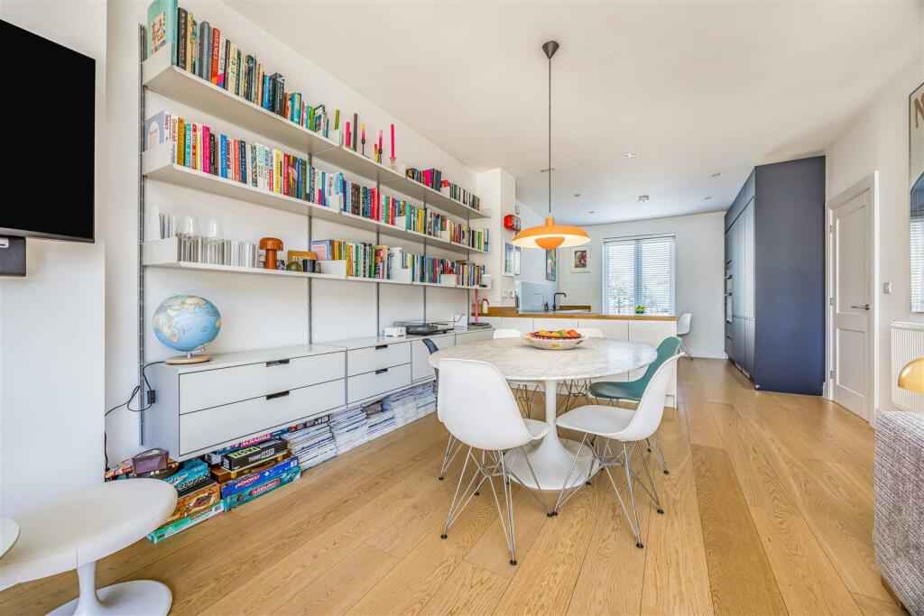 2 Charlotte Avenue, Chichester-Small-PorticoMarket