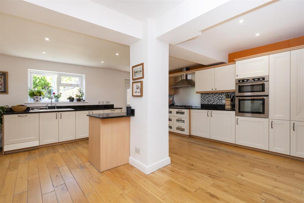 Bramleys Estate Agents - Kennedy Avenue - Fixby (1