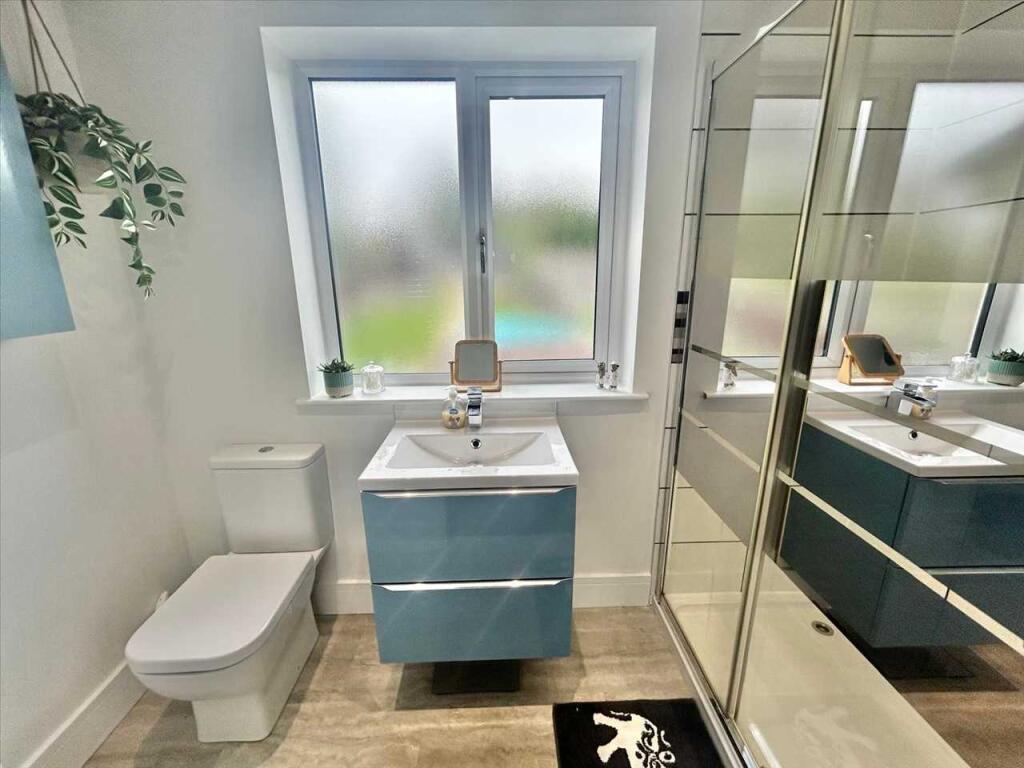 En-Suite Bathroom