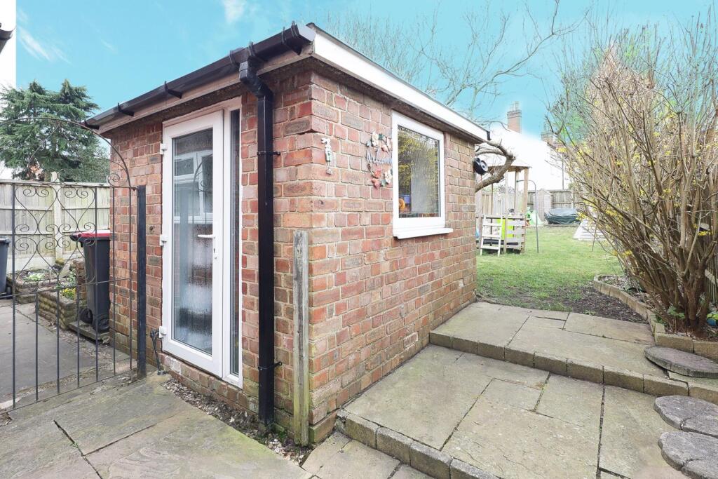 12 Coleshill Rd garden.jpg