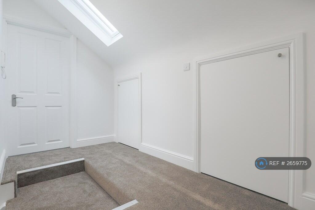 Second Floor Landing &amp; Storage