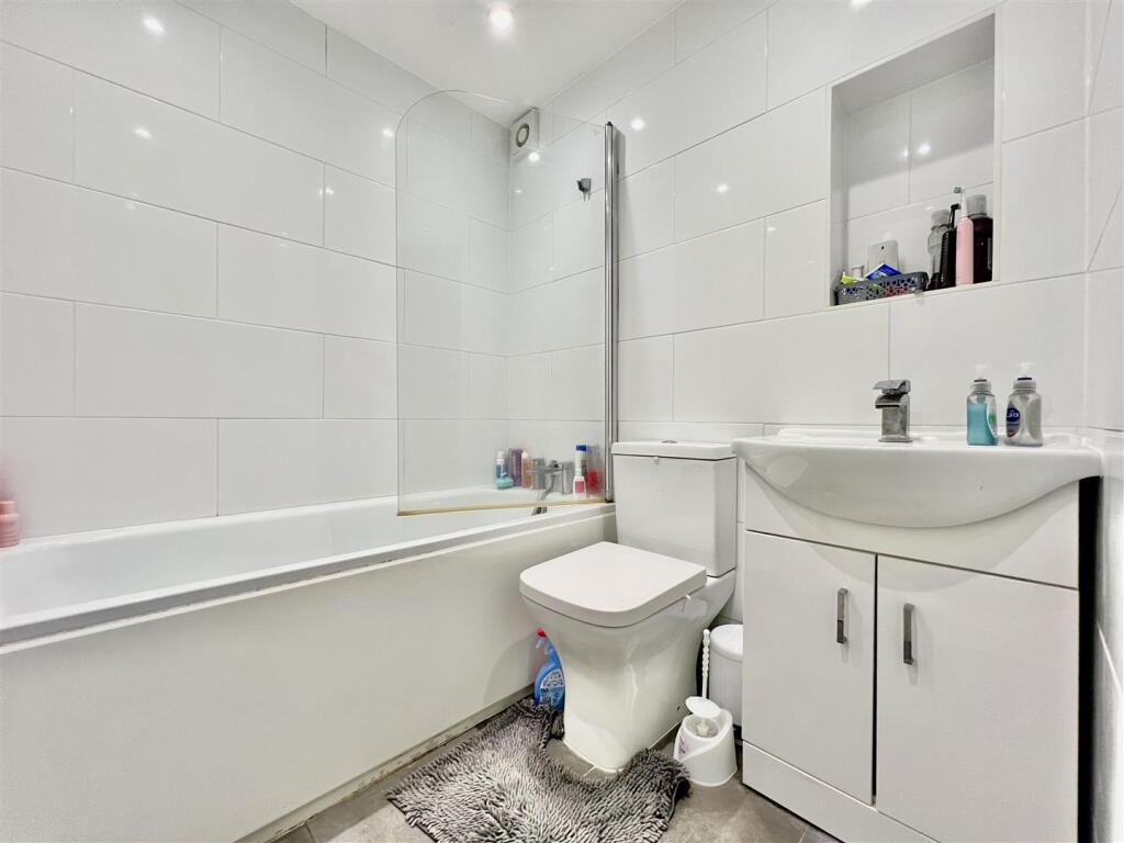 Family Bathroom/ WC