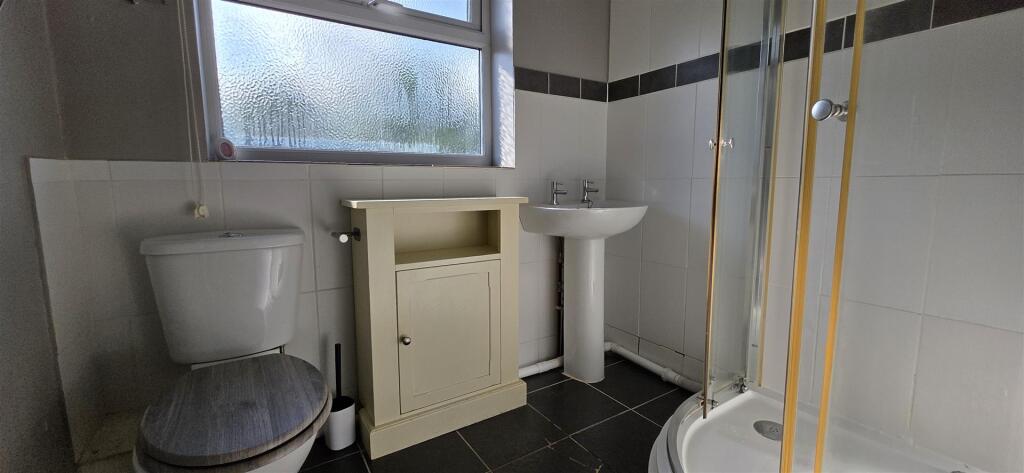 Shower Room.jpg