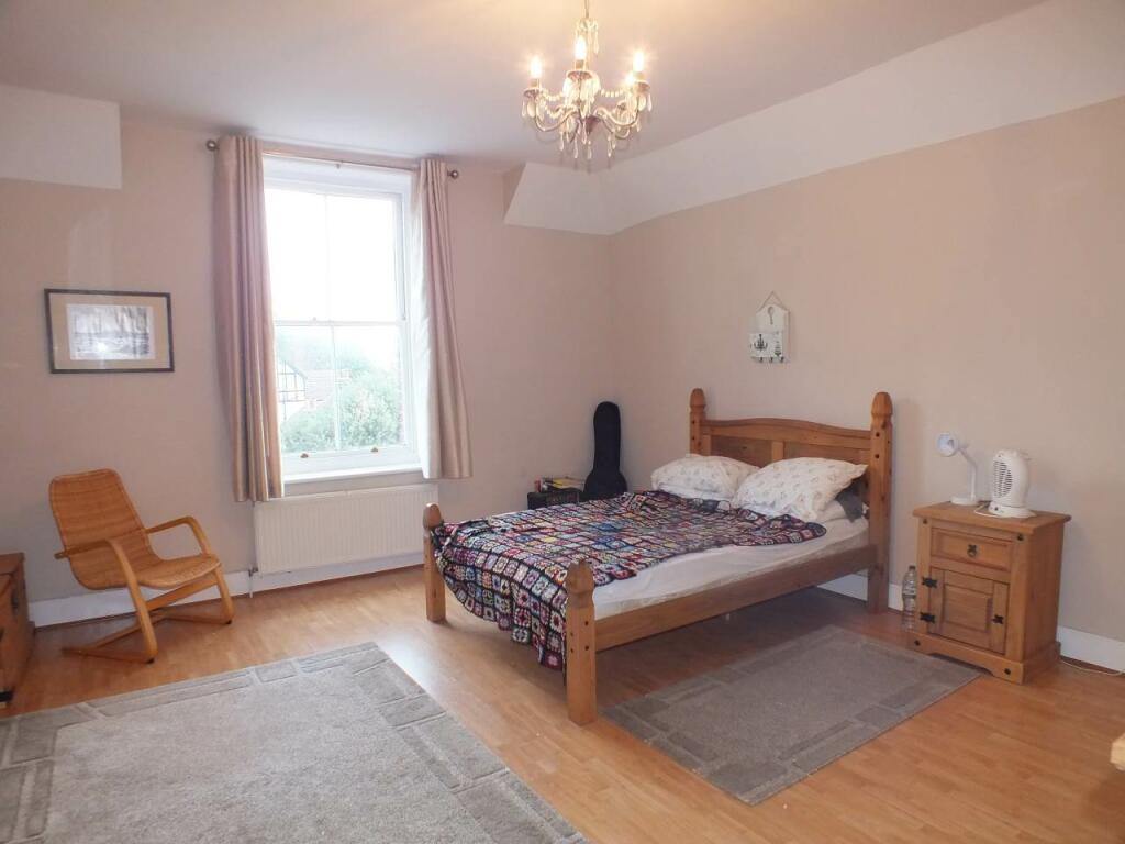 13AR - Master Bed2