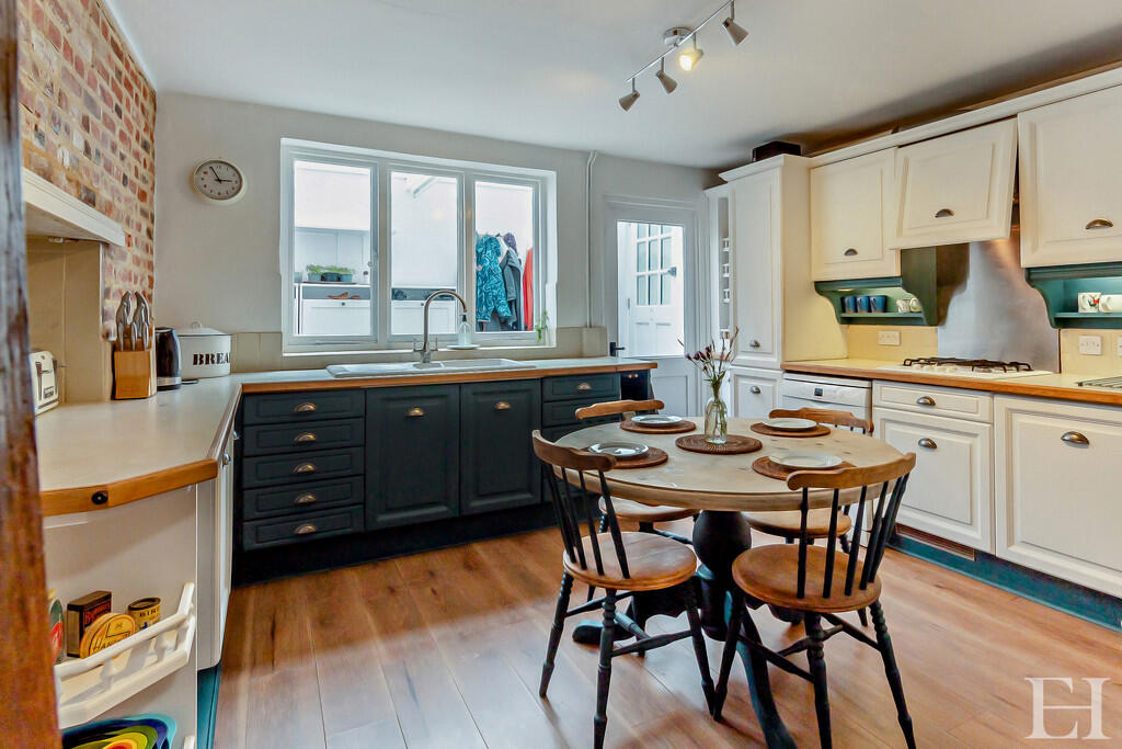 8658492-interiorW...