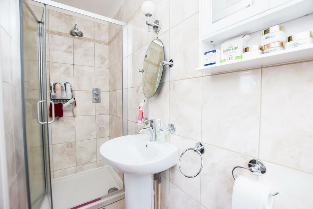 ensuite 1.jpg