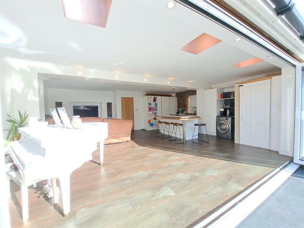 Open Plan Kitchen/Living/Dining Area