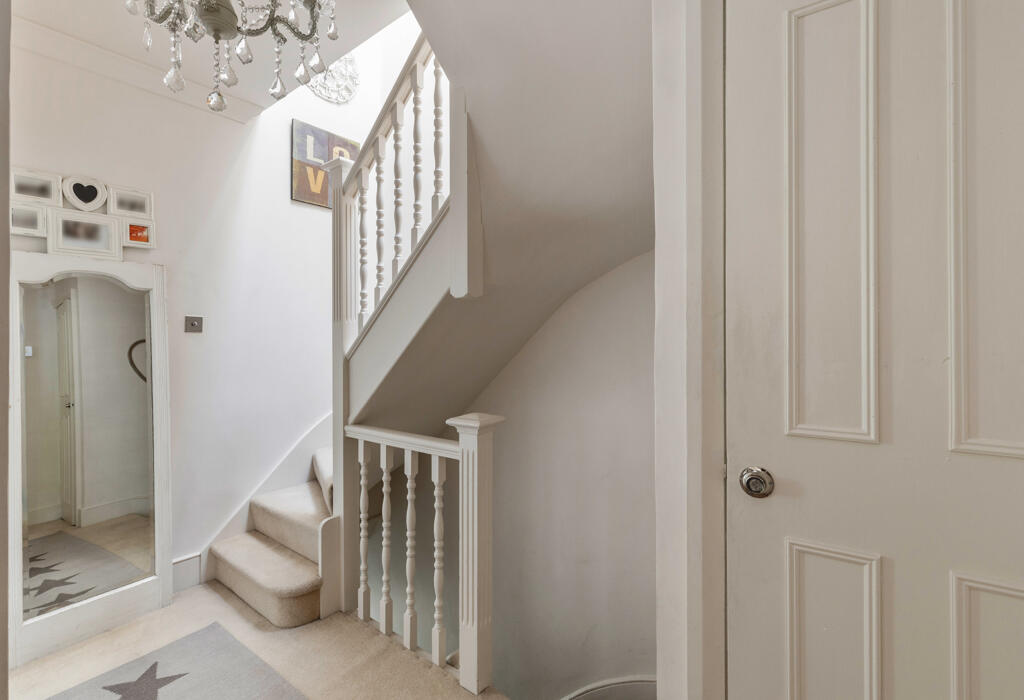 Oakfield Road, split level 