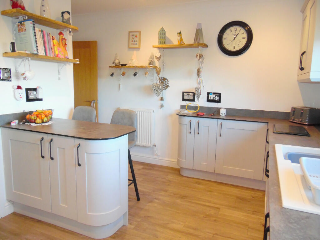 KITCHEN/BREAKFAST RM