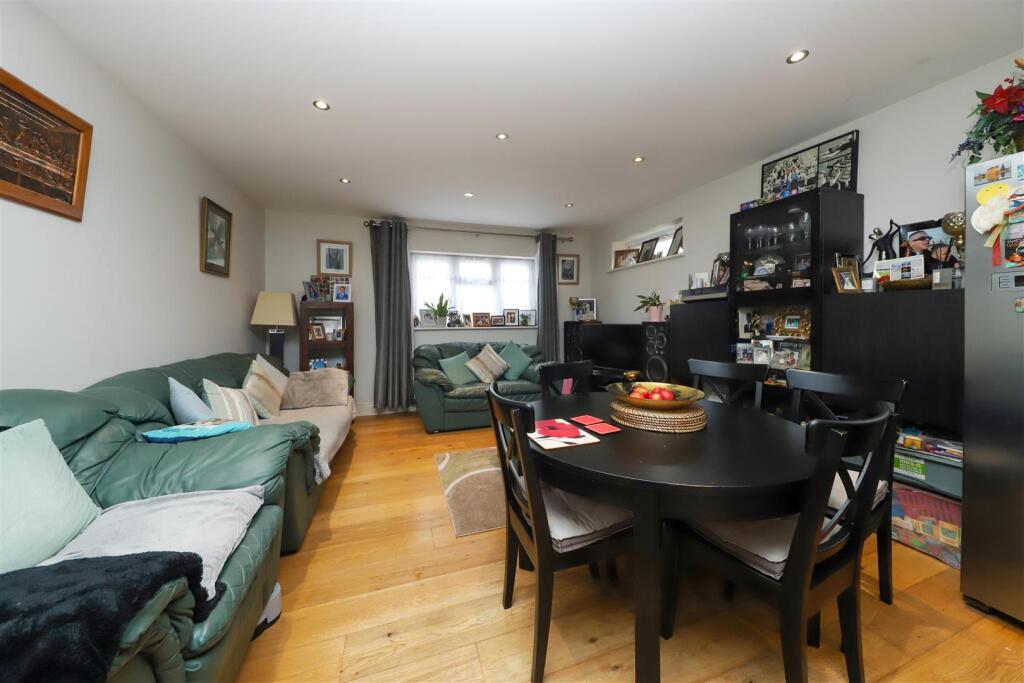 Living/dining room