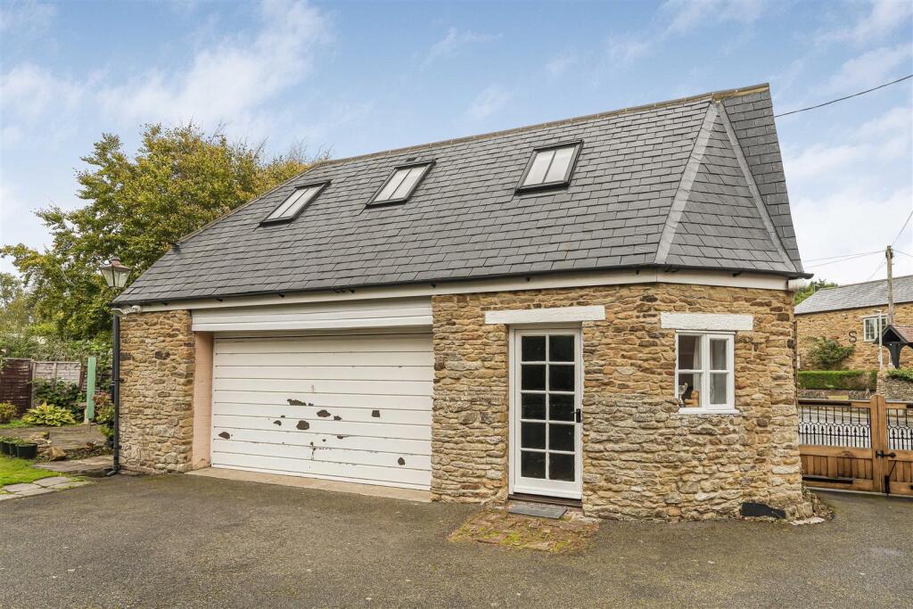 The Old House, Hannington