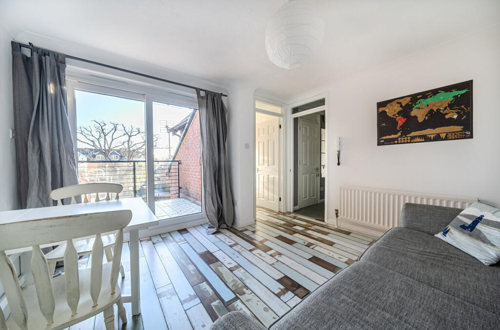 1394620-8-695bcd0...