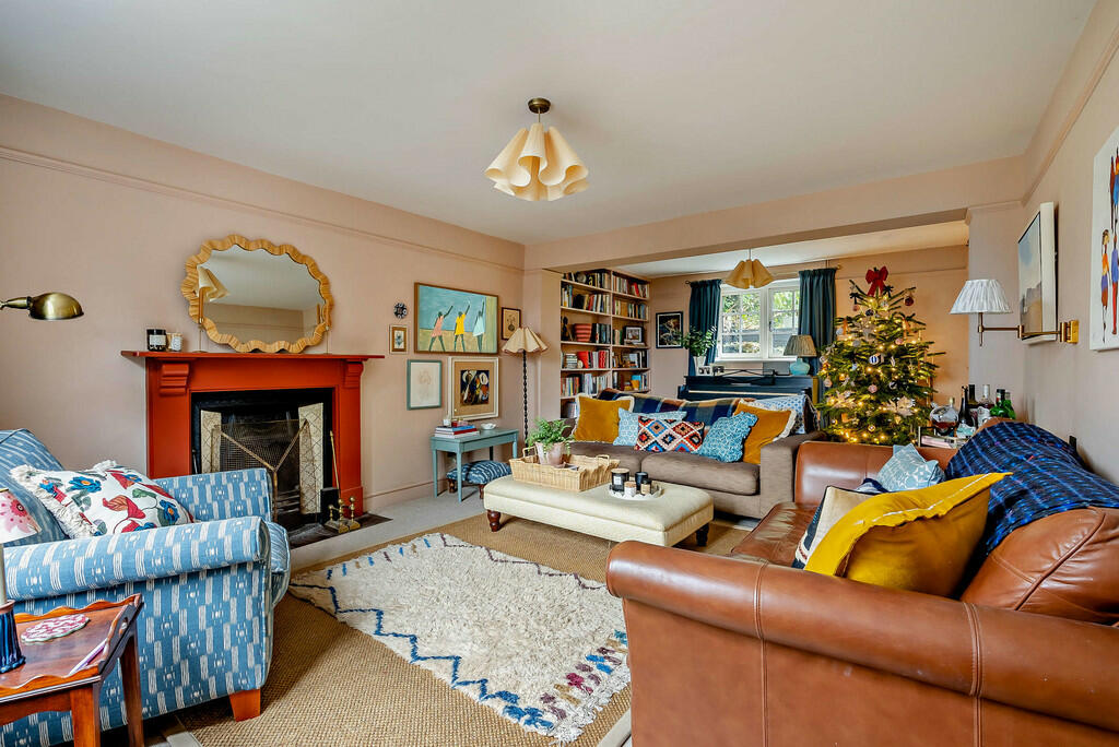 8631171-interior1...