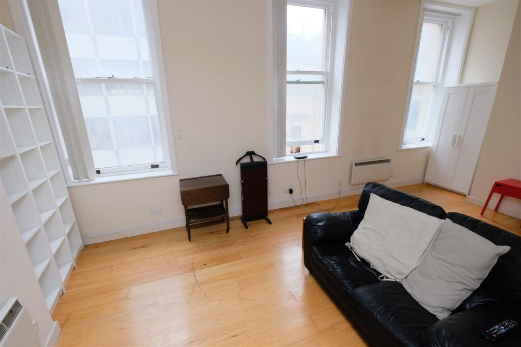 Flat 2, 38 Corn Street, City Centre Bristol BS1 1H