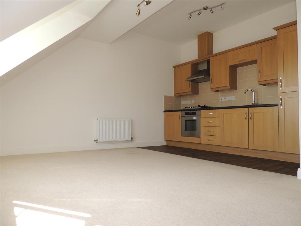 Kitchen / Lounge / Diner