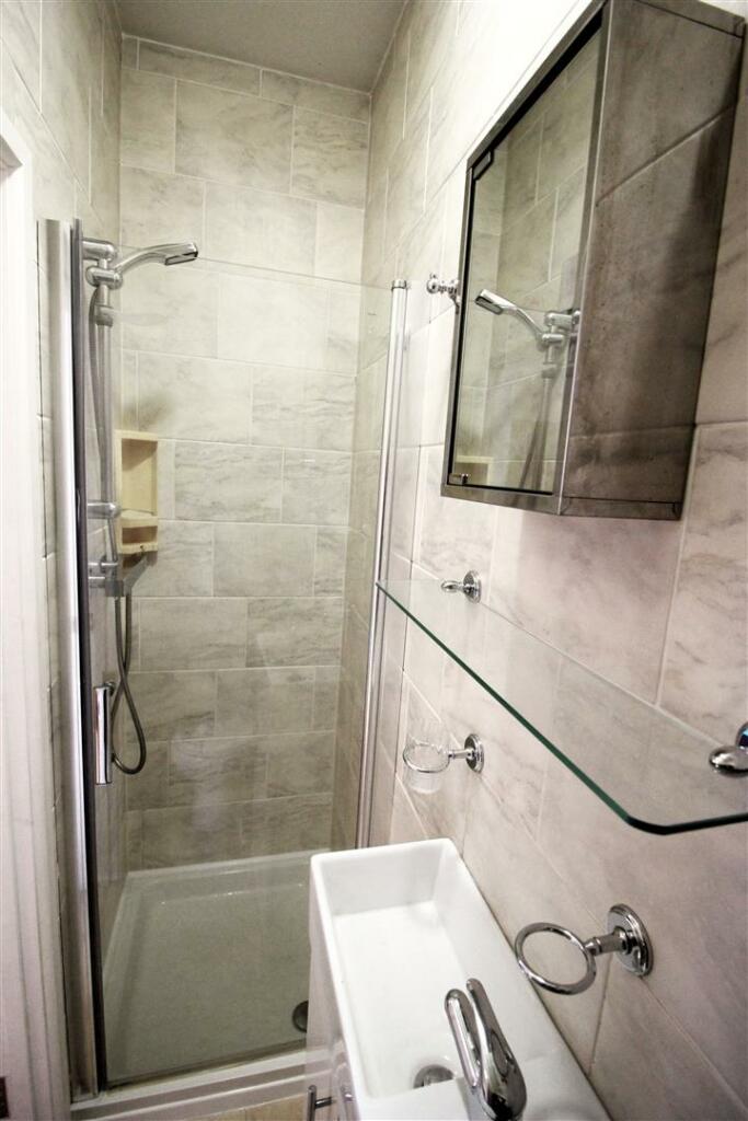 Ensuite Shower Room (Room 1)