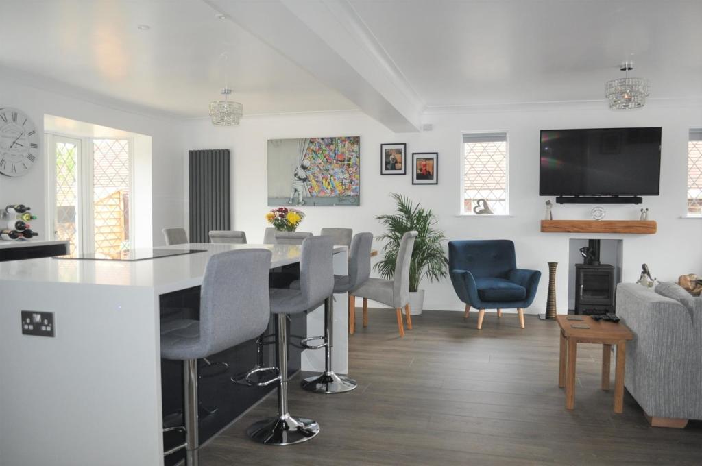 Open Plan Living Room/Kitchen