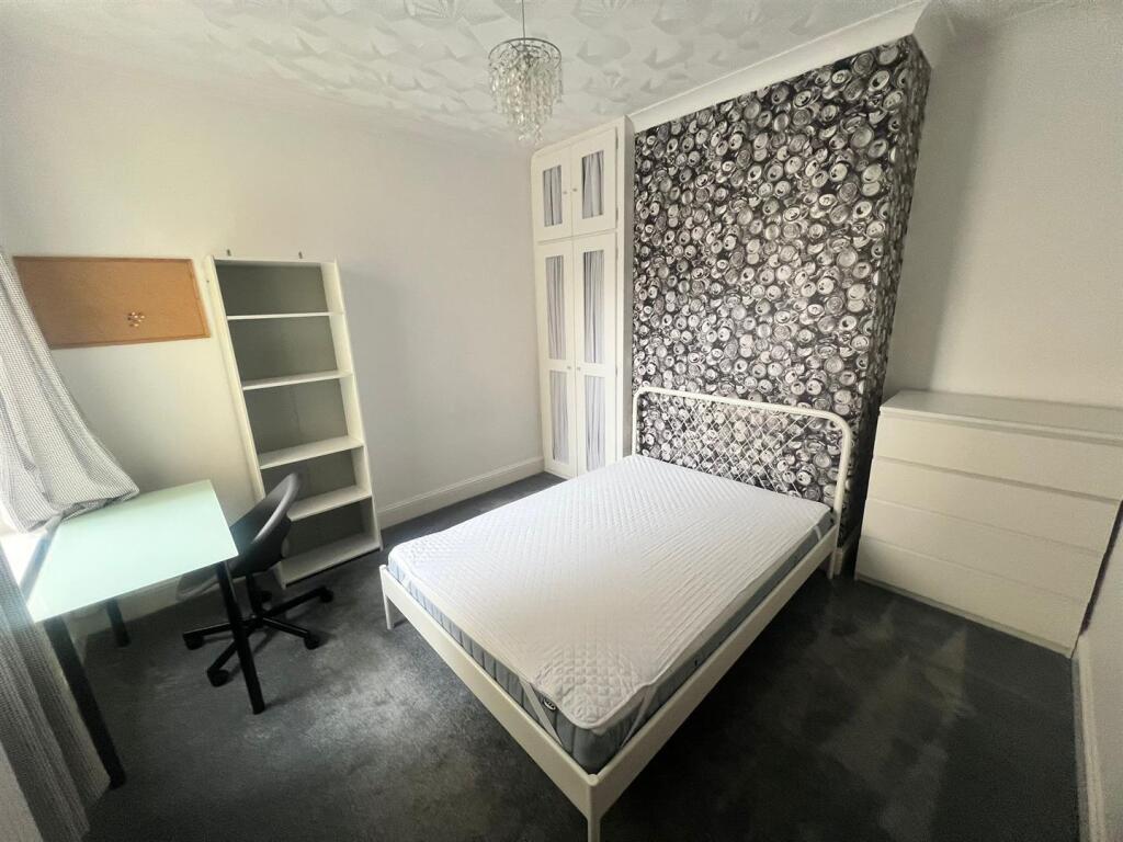 Bed4.jpg