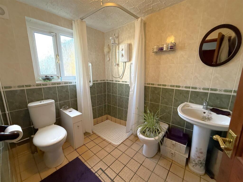 Shower Room.JPG