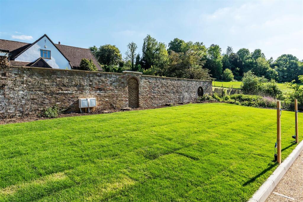 Communal grassed area.jpg